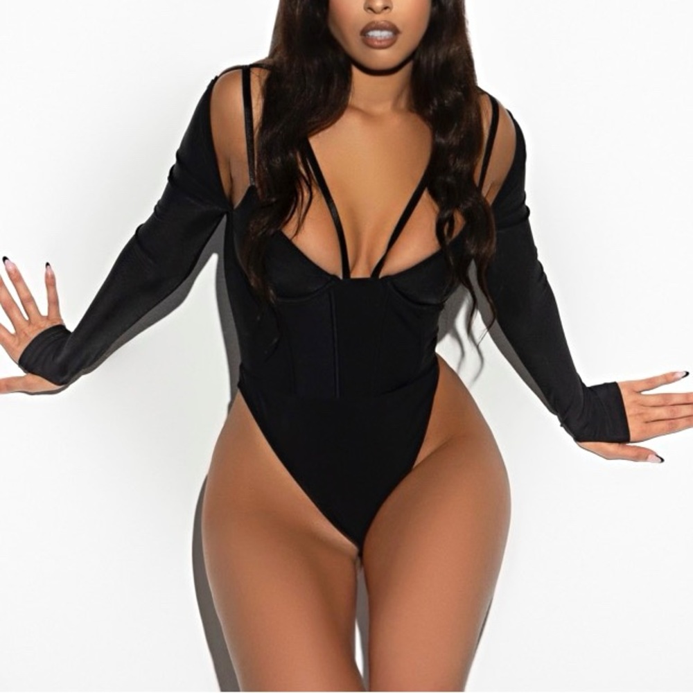 Unique sleeve cut out bodysuit